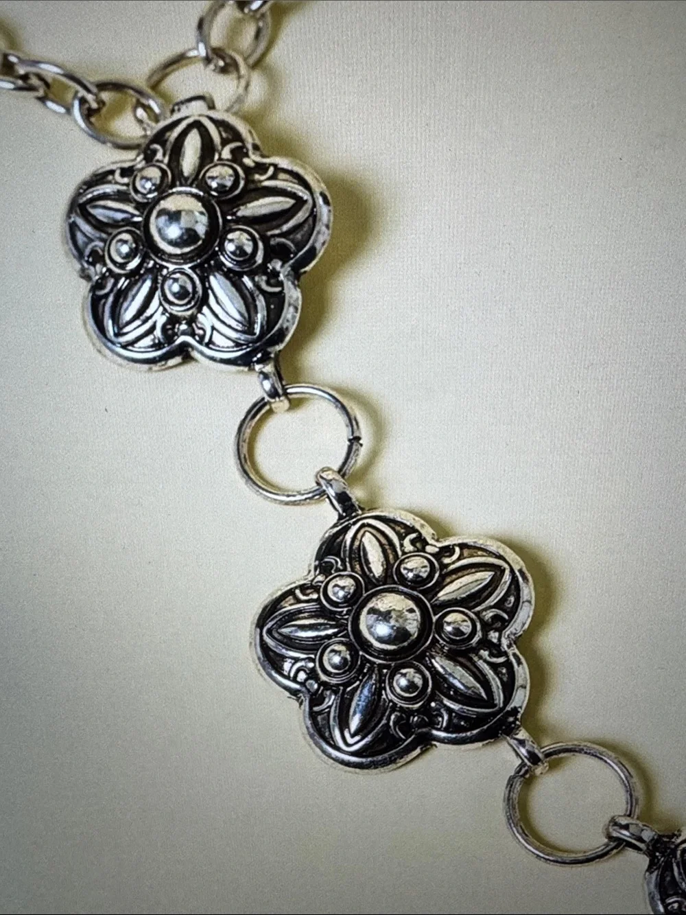 Urban Outfitters Gold Metal Flower Chain Belt